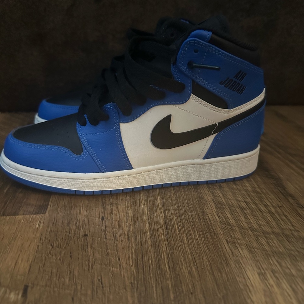 Jordan 1 Retro High OG Royal Reimagined Size 4.5Y(Worn once 100% authentic)